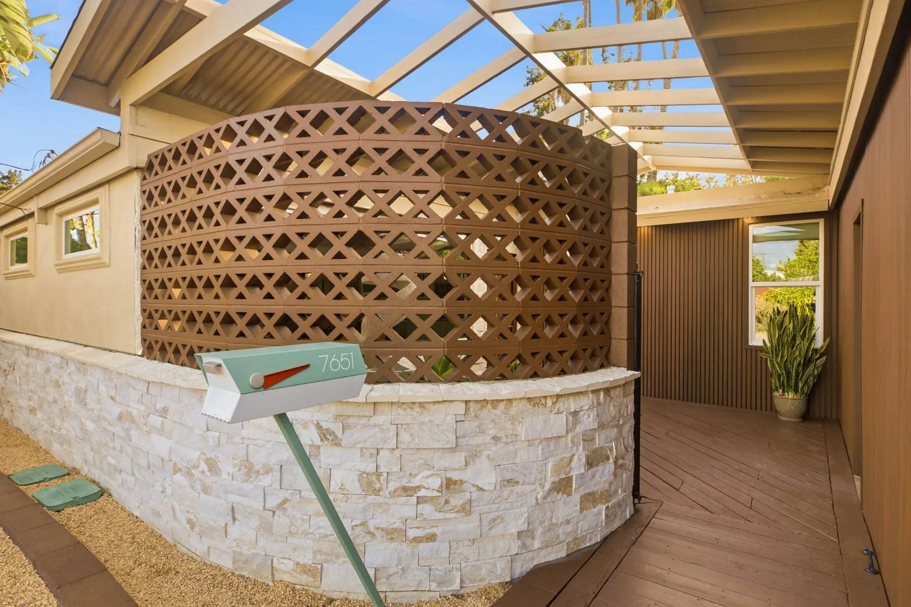 Breeze-block entry courtyard