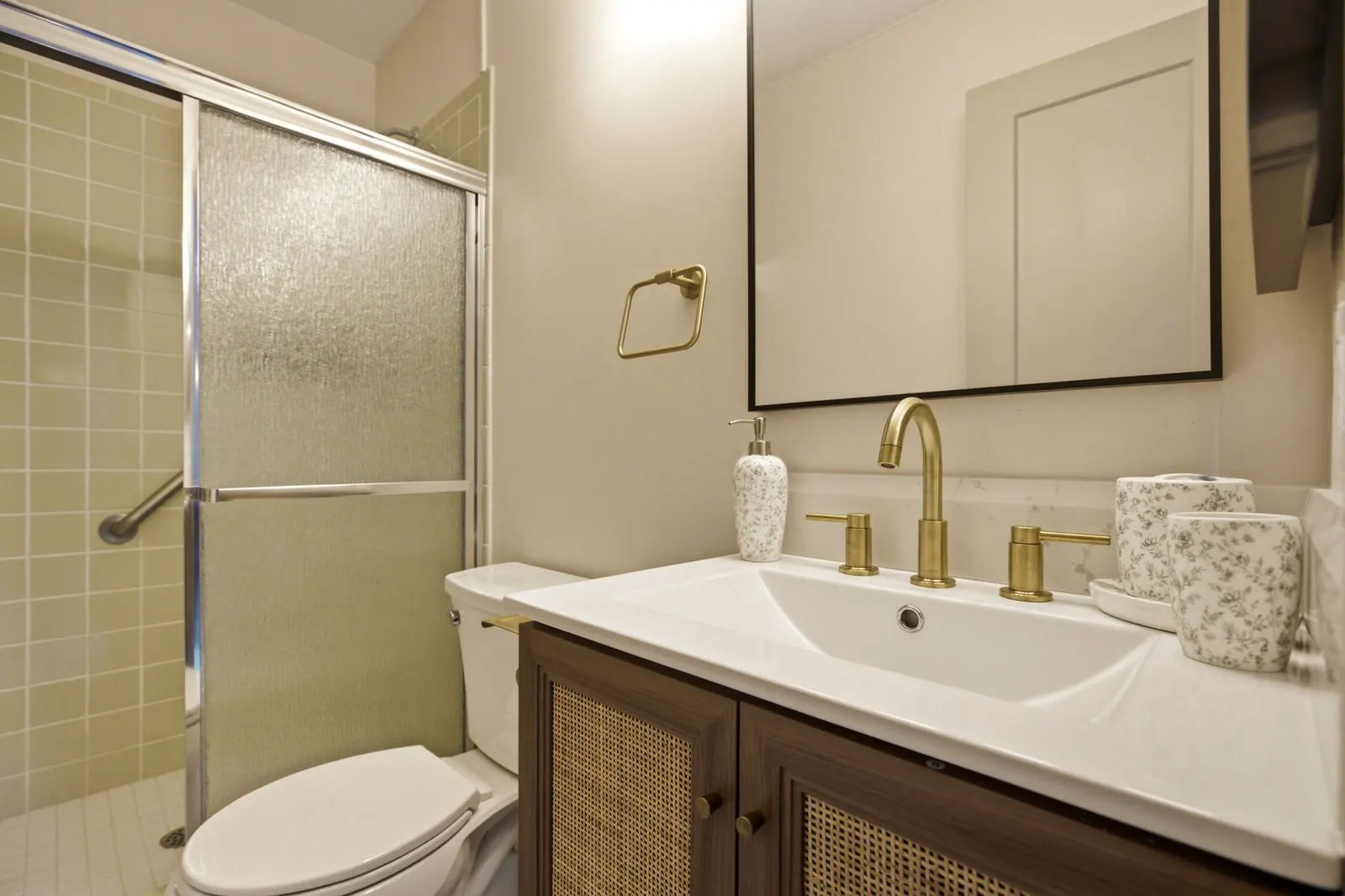 Primary en-suite bathroom